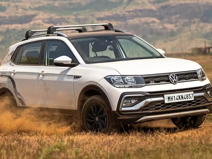 Volkswagen Taigun: 2023 फॉक्सवैगन टाइगन की कीमत ₹11.62 लाख रुपये से शुरू होकर ₹19.36 लाख रुपये, एक्स-शोरूम तक जाती है. स्कोडा कुशाक के तरह ही इसमें 1.0 लीटर टर्बो पेट्रोल और 1.5 लीटर टर्बो पेट्रोल इंजन समान गियरबॉक्स ऑप्शन के साथ मिलता है. टाइगन को चार वैरिएंट कम्फर्ट लाइन, हाई लाइन, टॉप लाइन और टॉप लाइन साउंड एडिशन में पेश किया गया है.
